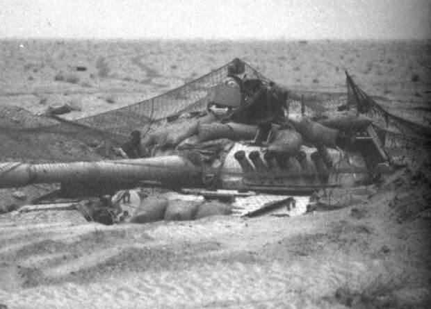 Иракский Т-72М в укрытии. "Битва за Норфолк", 26 февраля 1991 года