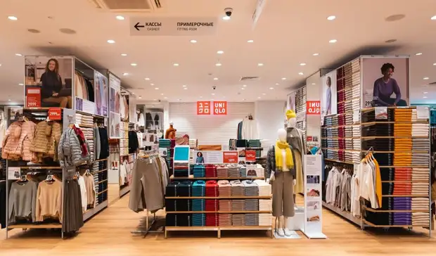 Сеть магазинов одежды Uniqlo все же приостанавливает работу в России