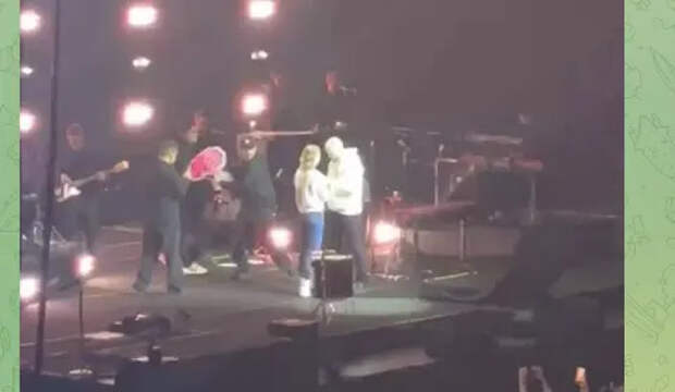 Баста подарил букет чужой невесте в Челябинске