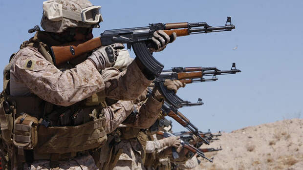 АК-47 - автомат Калашникова калибр 7,62-мм АК-47 - автомат Калашникова калибр 7,62-мм