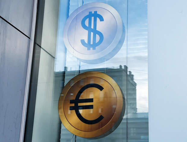 Названо условие подорожания доллара до 100 рублей