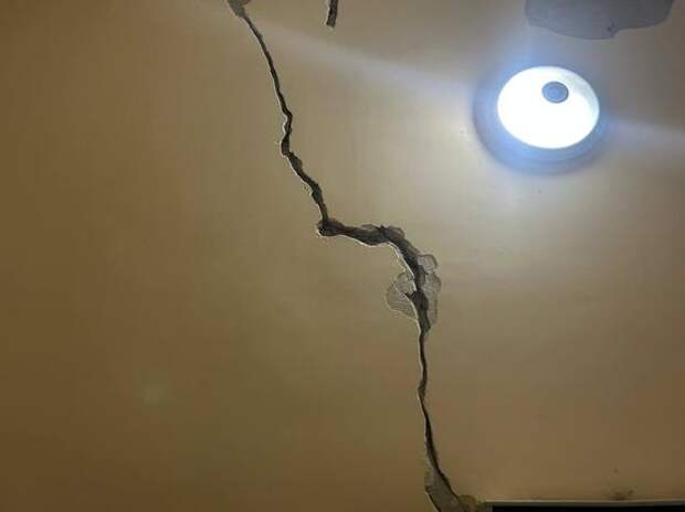 Трещины в доме на Каменноостровском связали со стройкой элитного ЖК