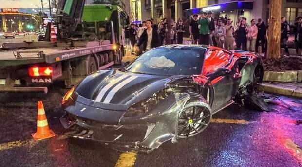 Цена Ferrari, которую разбил в ДТП рэпер Navai, может достигать 66 млн рублей