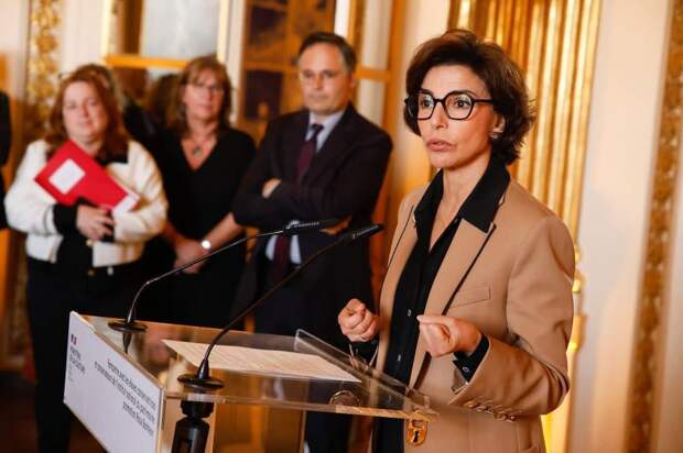 Министр культуры Франции уходит ради борьбы за пост мэра Парижа