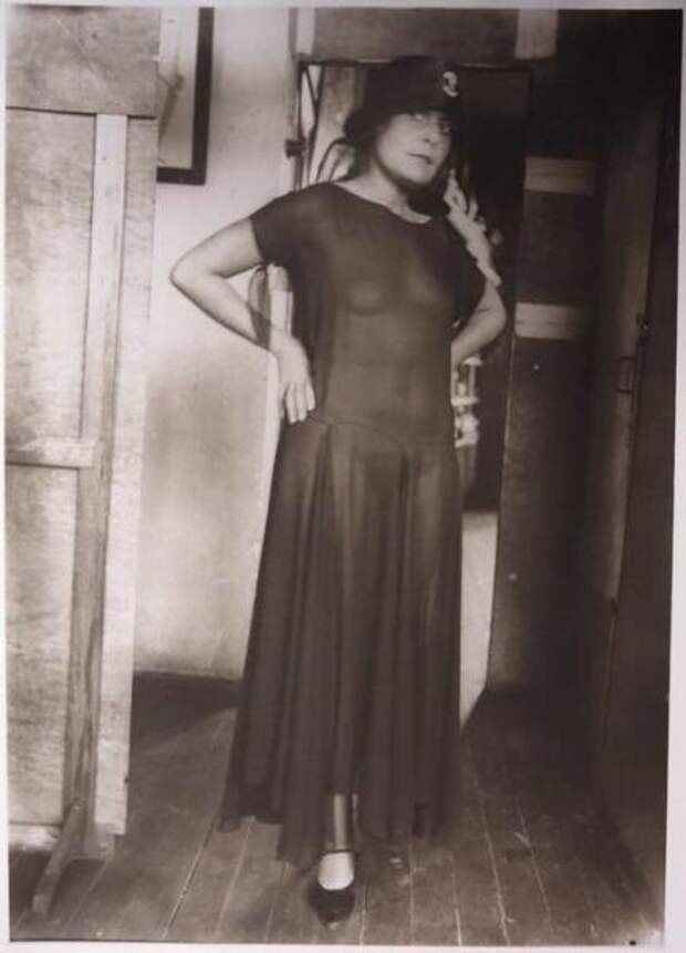 Лиля Брик в прозрачном платье Александр Родченко, 1924 год, МАММ/МДФ.