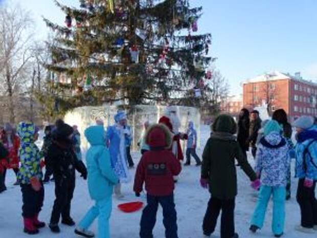 В Невьянске открыли ледовый городок