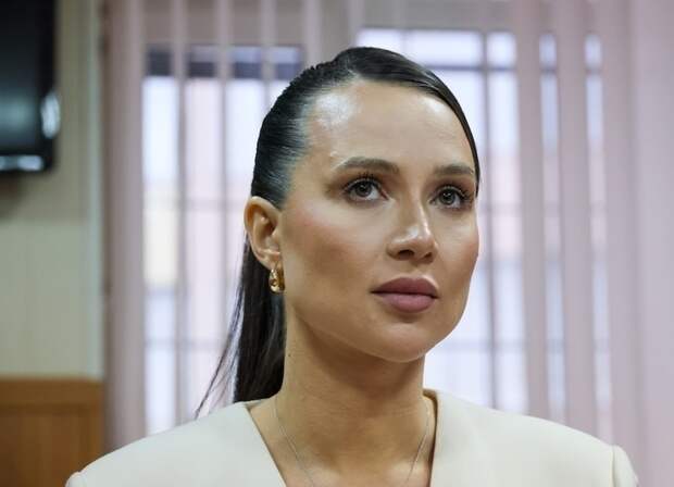 «Нас госпитализировали»: жених Лерчек запечатлел ее в инвалидном кресле