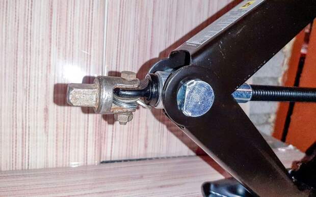 Новый лайфхак ускорит замену колес — используем стандартный инструмент