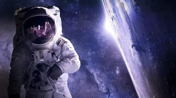 Баннеры с астронавтами США срочно убирают в Саратове