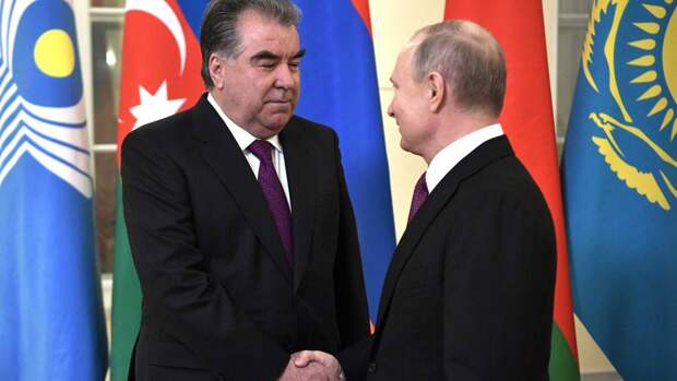 Кремль сообщил о телефонном разговоре Путина и президента Таджикистана Рахмона