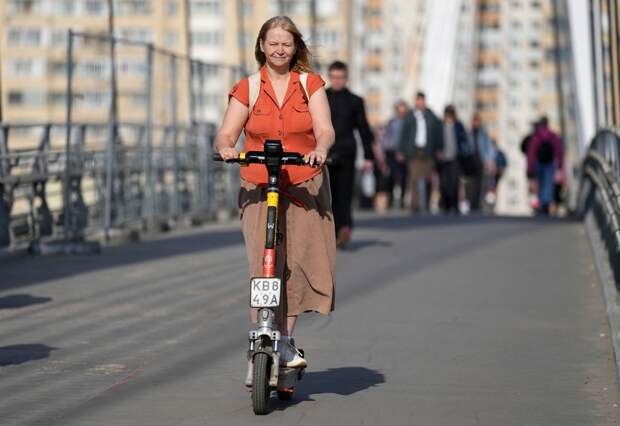 Эксперт Баканов: пользователям СИМ следует выдать водительские права