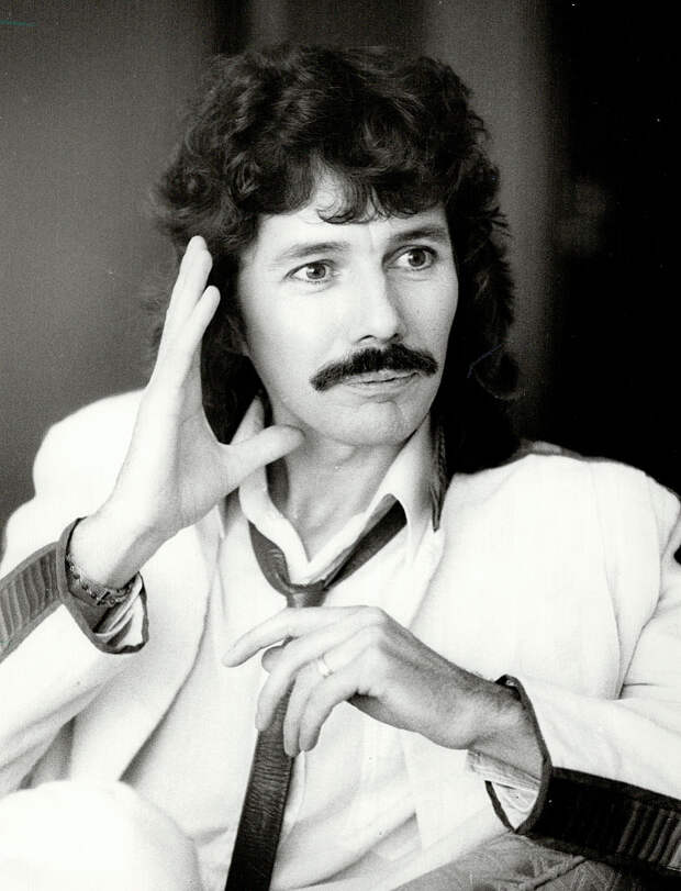 Doug Henning.jpg