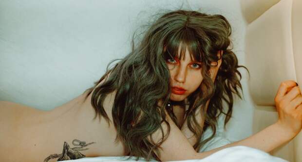 Женщины на дерзких портретах Марка Олефирова