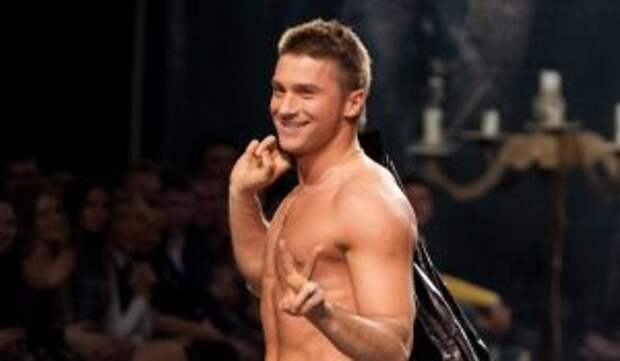 «Непередаваемые ощущения»: замешанный в гей-скандале Лазарев показал развлечения с парнем