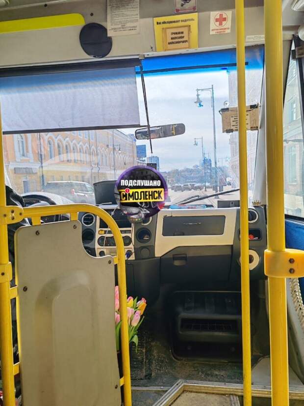 В облцентре водитель маршрутки поздравил смолянок с 8 марта