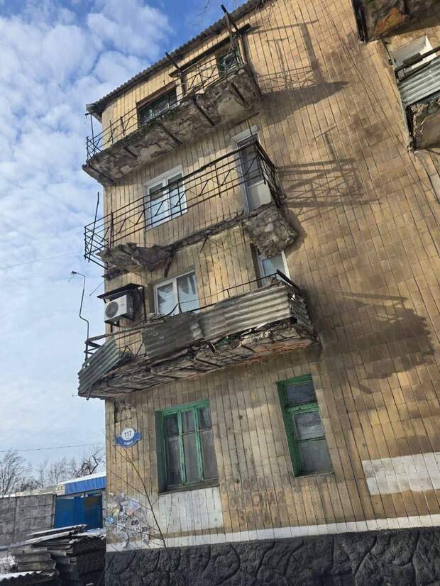 на ул. Ленина, 117 в Макеевке упал балкон. https://t.me/webmoney_dn/313361