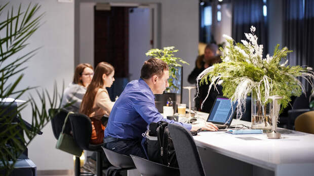 В Госдуме предложили сократить рабочее время между майскими праздниками