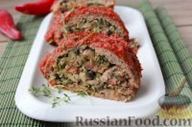 Фото к рецепту: Мясной рулет с грибами и шпинатом