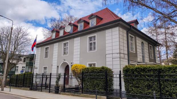 Захарова отреагировала на попытку захвата здания консульства в Гданьске