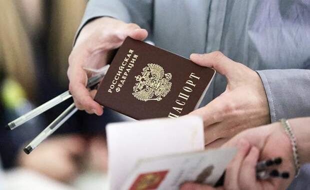 «Вы кому даете гражданство? И зачем?»: Исмаил устроил скандал в аэропорту — паспорт наш «плохой», бразильский лучше