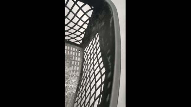 А вообще санстанция проверяет в супермаркете на Ленинском проспекте "Твой магазин", бывший "Манна" тележки?! Как туда продукты складывать?!