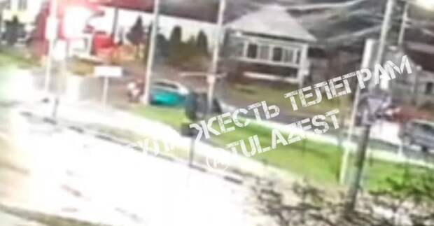 Ночью в Туле на перекрестке улиц Лейтейзена и Демонстрации водитель влетел в стол