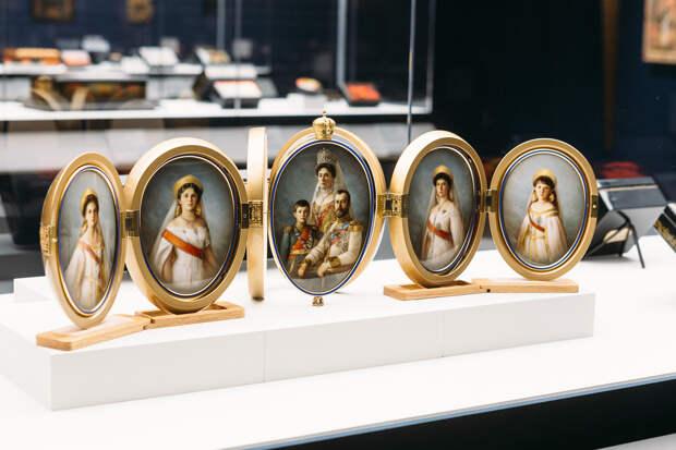 Экспозиция выставки «Лаки. Большая история в миниатюре»