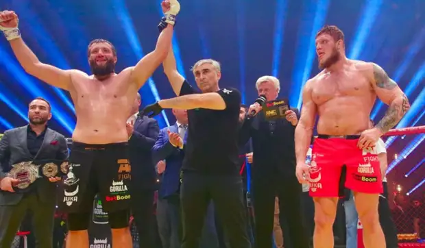 Скандал на Fight Nights Шуаев – Пономарев: гигант из зала Федора в нокауте, толпа пляшет на поверженном