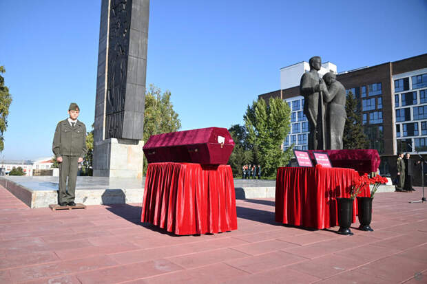 Воинские почести красноармейцев в Барнауле / Фото: barnaul.org