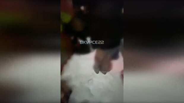 Подростки избили девочку / Фото: скриншот из видео 