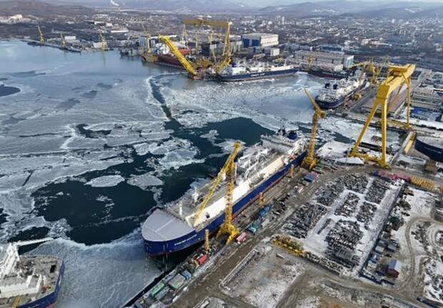 Танкер-газовоз «Алексий Косыгин» отправился в первый рейс с судоверфи «Звезда»