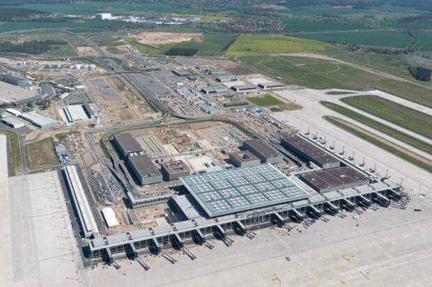 В Берлине коррупция и воровство уже 14 лет не позволяют достроить аэропорт