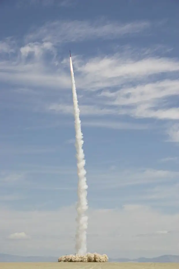 File:Kluft-photo-CSXT-2004-amateur-space-launch.jpg