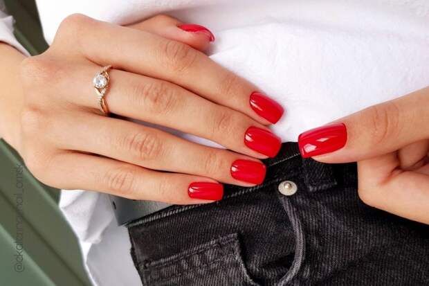 Маникюр на Новый год 2026