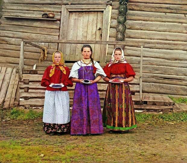 Крестьянские девушки. Деревня Топорня. Вологодская губерния, 1909 год империя., путешествия, цветное фото