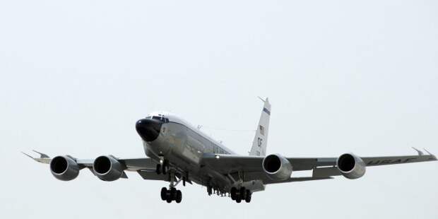 Военные Северного флота обнаружили самолет-разведчик США, летящий к Мурманску