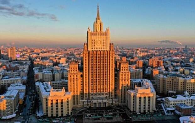 Россия запретила въезд британцам за «нагнетание антироссийской активности» Россия запретила въезд британцам за «нагнетание антироссийской активности»