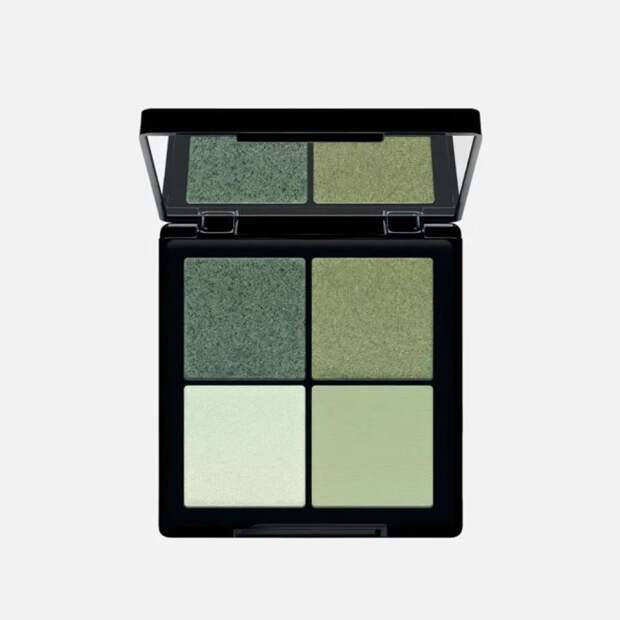 Палетка теней для глаз Artist studio quad, оттенок 52 «Зеленый секрет», Make Up Factory, 2142 руб. («Золотое яблоко»)