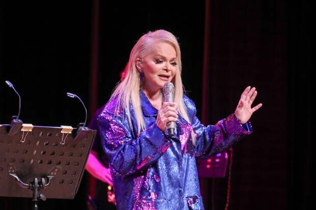 Оплату за выступление Долиной в московском баре раскрыли