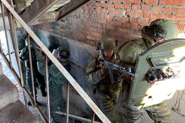 Контрактники отработали на полигоне навыки уничтожения долговременных огневых точек условного противника