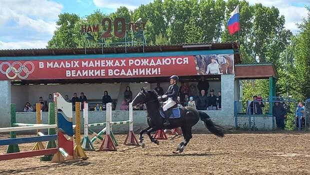 Мэр Кемерова Илья Середюк показал детей и коней