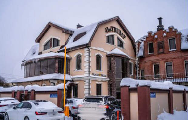 В Привокзальном округе Тулы выставлено на продажу здание с вывеской The Trump