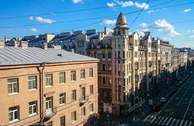 А вы знали, зачем на крышах советских домов возводили эти загадочные башенки?
