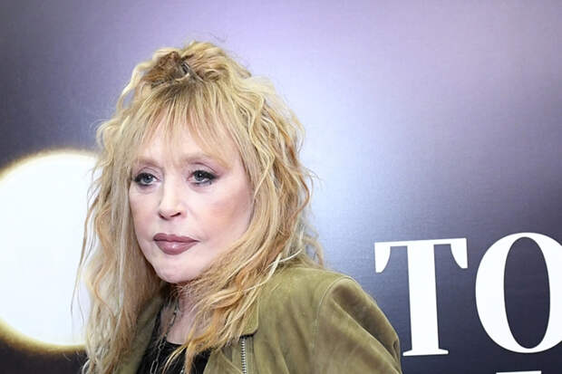 Закат заграничного мифа: Почему 74-летняя Алла Пугачёва возвращается в Москву спустя два года и что ждёт её на изменившейся сцене?