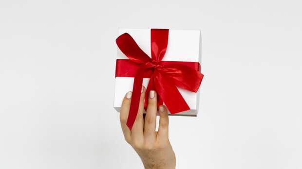 Россиянам назвали подарки, которые нельзя дарить коллегам на 23 Февраля