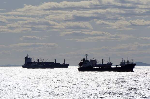Иран атаковал три судна подряд в Ормузском проливе