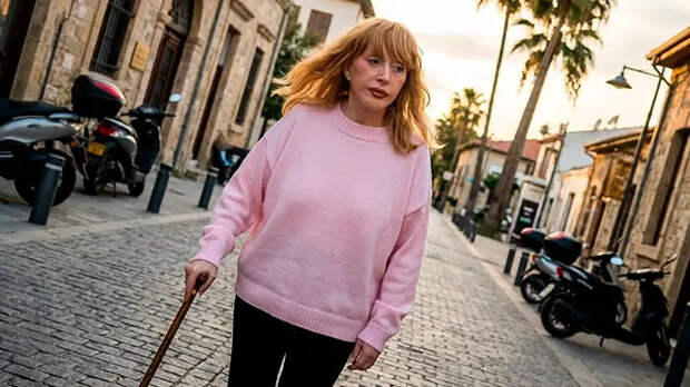 "Какая, к чёрту, "пугачёвская весна", когда страна воюет?": Фанаты "примадонны" требуют шабаш, но Аллюсик "еле ходит"