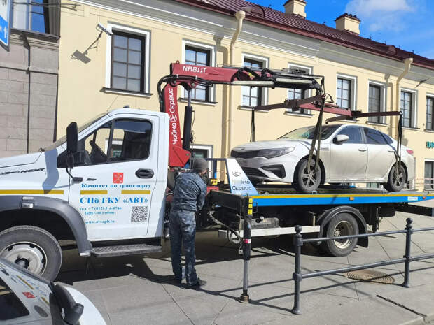 Комитет по транспорту провел рейд против иностранных таксистов в Петербурге