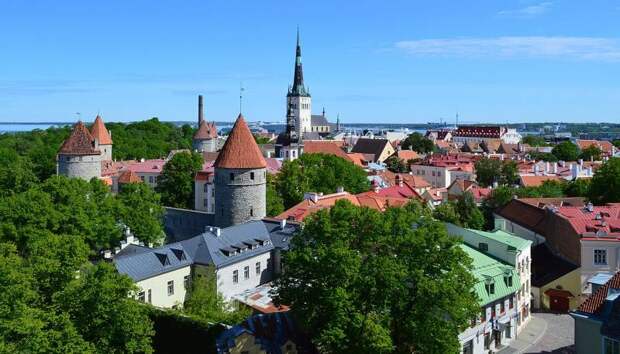 Москва понизила уровень дипломатических отношений с Эстонией
