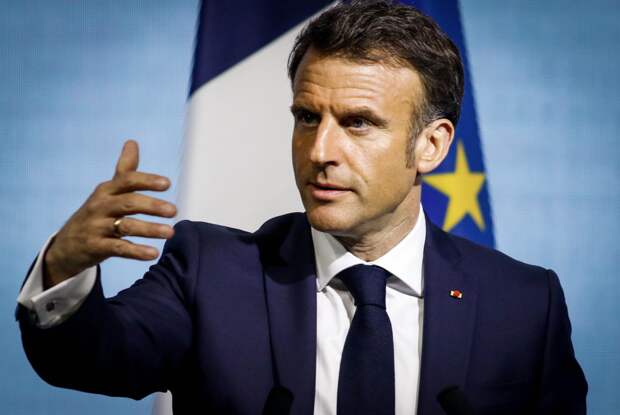 Макрон приказал передислоцировать авианосец «Шарль де Голль» в Средиземное море